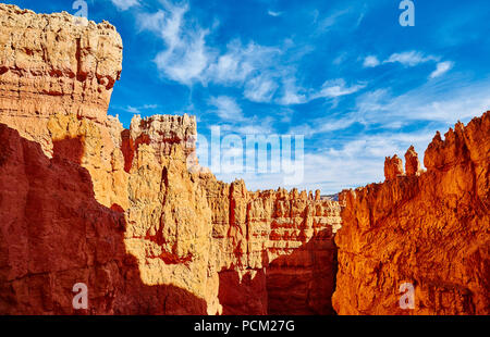 Falaises pittoresques dans le Parc National de Bryce Canyon, Utah, USA. Banque D'Images