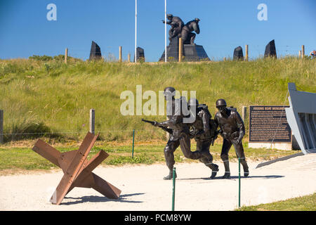 Un memerial et sculptures de débarquement et les soldats à l'Utah Beach D-Day Museum, Normandie, France. Banque D'Images