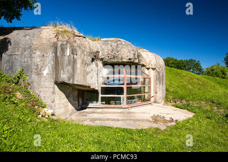 La batterie d'Azeville, allemand seconde guerre mondiale défense bunker en Normandie, France. Banque D'Images