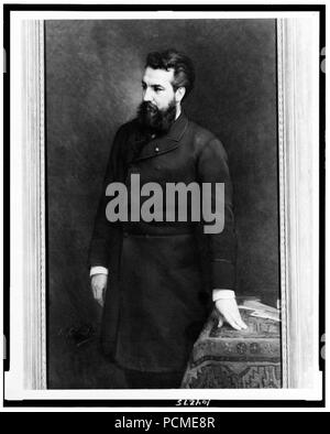 Alexander Graham Bell, trois-quarts portrait, debout, face vers la gauche Banque D'Images