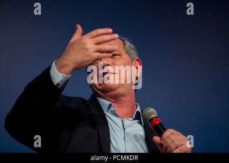 Sao Paulo, Sao Paulo, Brésil. 2 Août, 2018. La gauche CIRO GOMES, candidat du Parti des travailleurs démocratiques (PDT) pour le président du Brésil, participe à une réunion avec les électeurs à Sao Paulo, où il a été interrogé sur son programme de gouvernement. Credit : Paulo Lopes/ZUMA/Alamy Fil Live News Banque D'Images