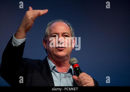 Sao Paulo, Sao Paulo, Brésil. 2 Août, 2018. La gauche CIRO GOMES, candidat du Parti des travailleurs démocratiques (PDT) pour le président du Brésil, participe à une réunion avec les électeurs à Sao Paulo, où il a été interrogé sur son programme de gouvernement. Credit : Paulo Lopes/ZUMA/Alamy Fil Live News Banque D'Images