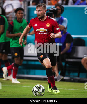 Miami Gardens, Florida, USA. 31 juillet, 2018. Manchester United F.C. defender Luke Shaw (23) en action lors d'un match de Coupe des Champions entre le Real Madrid C.F. et Manchester United F.C. au Hard Rock Stadium de Miami Gardens, en Floride. Manchester United F.C. a gagné le match 2-1. Crédit : Mario Houben/ZUMA/Alamy Fil Live News Banque D'Images