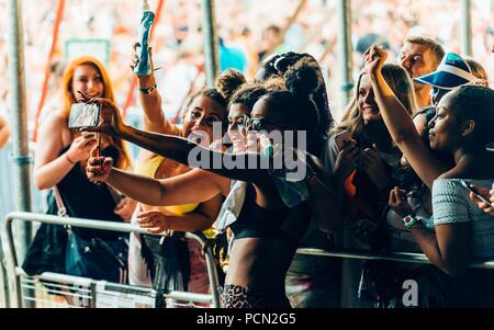 Dorset, UK, 3 août 2018. Château de Lulworth, dans le Dorset, Royaume-Uni. 3e août 2018. IAMDDB au Bestival Music Festival 2018. Credit : Bailey/Alamy Live News Banque D'Images