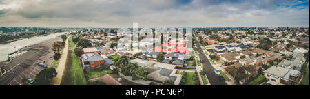 Panorama de l'antenne de Patterson River et la région urbaine. Carrum, Melbourne, Australie Banque D'Images