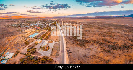 Panorama de l'antenne de Hawker au coucher du soleil - petite ville du sud de l'Australie près de Flinders Ranges Banque D'Images