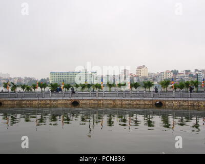Le Lac Ho Tay à Hanoi, au Vietnam, le 29 novembre 2012. Banque D'Images