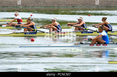 La société britannique Sara Parfett, Caragh McMurty, Emily Ashford et Joséphine Wratten concurrence dans le repêchage quatre 1 au cours de la deuxième journée du championnat d'Europe 2018 à la Strathclyde Country Park, North Lanarkshire. Banque D'Images