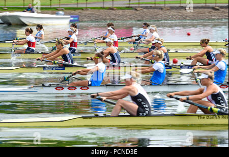 La société britannique Sara Parfett, Caragh McMurty, Emily Ashford et Joséphine Wratten concurrence dans le repêchage quatre 1 au cours de la deuxième journée du championnat d'Europe 2018 à la Strathclyde Country Park, North Lanarkshire. Banque D'Images