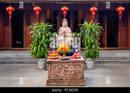 Avalokitesvara culte dans la Pagode au Pilier Unique complexe, Hanoï, Vietnam Banque D'Images