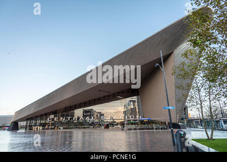 Entrée principale de la gare centrale de Rotterdam, Pays-Bas Banque D'Images