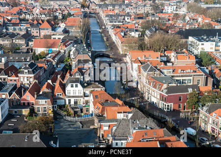 Vue à vol d'oiseau de l'Oude Kerk (vieille église) à Delft, Pays-Bas Banque D'Images