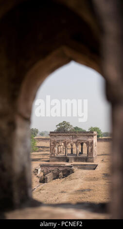 Donnant sur le Ahukhana ou Deer Park, le premier tombeau de Mumtaz Mahal. Plus tard, son mari a construit le Taj Mahal pour elle et déplacé le corps à Agra Banque D'Images