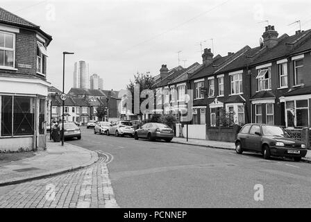 Maisons mitoyennes de style victorien en Hermitage Road, dans le nord de Londres, Harringay, UK Banque D'Images