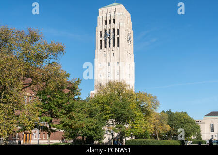 ANN Arbor, MI/USA - 20 octobre 2017 : Burton Memorial Tower sur le campus de l'Université du Michigan. Banque D'Images