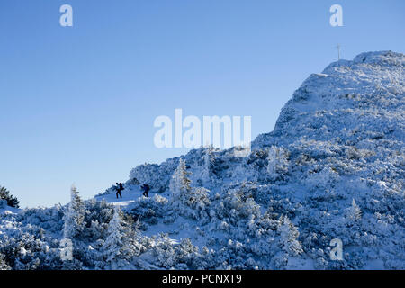 Randonneur sur le Benediktenwand en hiver, les Alpes bavaroises, Bavière, Allemagne Banque D'Images