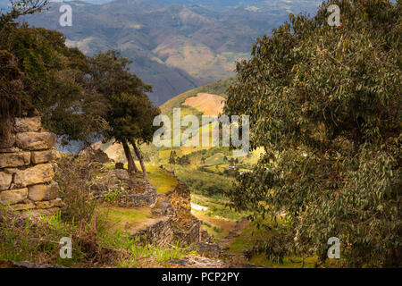 Les ruines de kuelap dans les montagnes andines de la région amazonienne du Pérou Banque D'Images