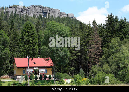 Montagne de la table ou Heuscheuergebirge Stołowe Montagne (ex) de montagnes en Stołowe Mountains National Park, karlow (ancien karlsberg), Pologne Banque D'Images