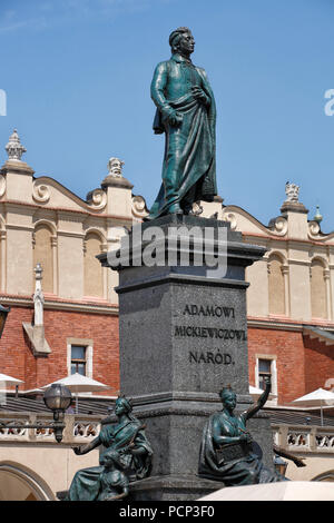 Adam Mickiewicz Monument situé en face de la Halle aux draps. Vieille ville de Cracovie, petite-pologne, Pologne, Europe Banque D'Images