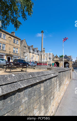 High street Chipping Campden en été. Le Gloucestershire, Royaume-Uni. Banque D'Images