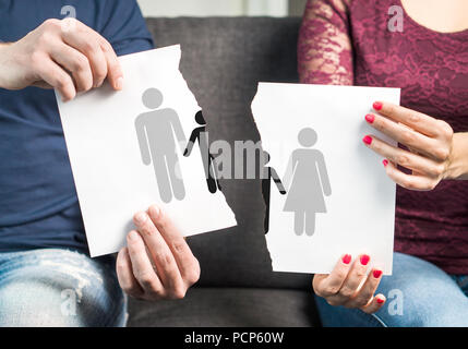 Séparation, divorce, la garde partagée des enfants et la rupture famille concept. Mauvais parent. Bataille juridique au sujet des enfants. Banque D'Images