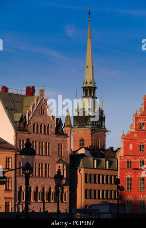 La vieille ville et le clocher de l'Église allemande dans la Capitale Stockholm, Suède Banque D'Images