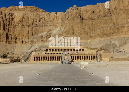 Le temple funéraire d'Hatchepsout, Deir el-Bahari, Louxor, Egypte, Afrique du Sud Banque D'Images
