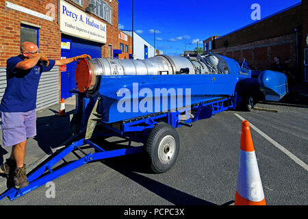 Donald Campbell Bluebird K7 hydroplane reconstruit à North Shields par Bill Smith et son équipe sur son chemin à Bute Banque D'Images