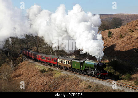 60103 Flying Scotsman chefs passé Thomason Foss sur 17.3.16 avec le 12.30 à Pickering sur l'NYMR. Banque D'Images