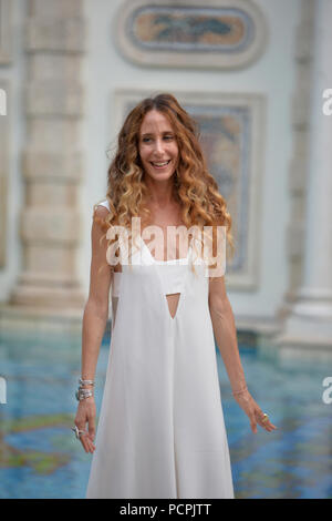 MIAMI, FLORIDE - 18 juillet : un modèle se prépare en coulisses pendant TRESemme à Mara Hoffman Resort 16 Présentation à Versace Mansion le 18 juillet 2015 à Miami, Floride Personnes : Mara Hoffman Banque D'Images