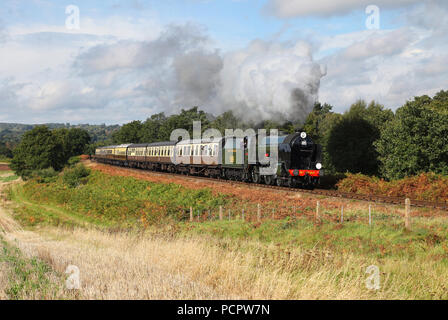 La visite de l'école NYMR 926 chefs passé Foley Parc en direction de Bewdley Tunnel sur 22.9.17 Severn Valley Railway. Banque D'Images
