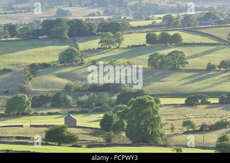 Au sud-ouest, depuis la grille de l'Ordnance Survey au sud-est de 104633 Longnor, Staffordshire, Angleterre Royaume-uni Peak District Banque D'Images