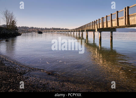 Pier Park Boulevard, Bellingham, WA. Pier Park Boulevard sur la rive de la baie Bellingham de Bellingham, Washington, USA. Banque D'Images