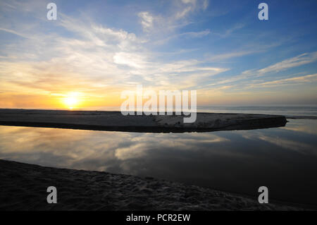 Beau lever de soleil vu d'une plage de l'océan Pacifique au Panama Banque D'Images