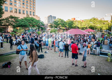 La place Émilie-Gamelin est une place de la ville dans le centre de Montréal, Québec, Canada Banque D'Images