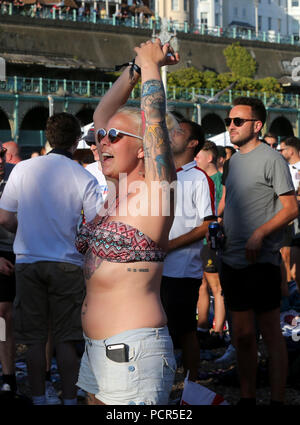 Angleterre fans regarder le football à Luna Park, Brighton comprend : atmosphère Où : Brighton, Royaume-Uni Quand : 03 Oct 2018 Credit : Danny Martindale/WENN Banque D'Images