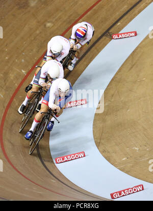 Great Britain's Ethan Hayter, Charlie Tanfield, Kian Emadi et Steven Burke dans la poursuite par équipe hommes au cours de la deuxième journée de l'Europe 2018 au vélodrome Sir Chris Hoy, Glasgow Banque D'Images