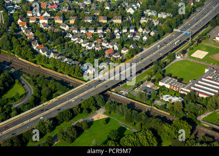 Vivre à l'autoroute, le bruit, la section d'autoroute entre l'échangeur de l'autoroute et Leverkusen pont sur le Rhin de l'A1, Rhénanie, Leverkusen, Rhénanie du Nord-Westphalie, Allemagne Banque D'Images