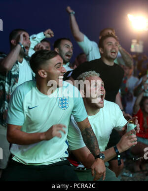 Angleterre fans regarder le football à Luna Park, Brighton comprend : l'Angleterre où des fans : London, Royaume-Uni Quand : 03 Oct 2018 Credit : Danny Martindale/WENN Banque D'Images