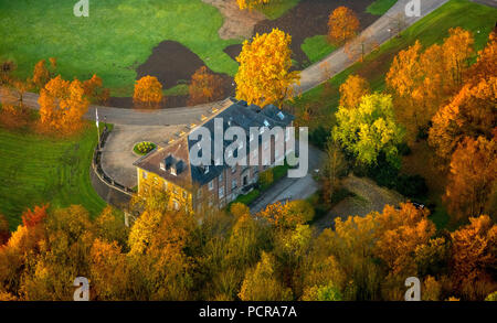 Ancienne maison de famille de la famille Krupp, ancienne dépendance de la Villa Hügel, aujourd'hui le siège de la Fondation Krupp, Villa Hügel Essen avec hill park, automne, matin, l'atmosphère de l'humeur, Ruhr Essen, Rhénanie du Nord-Westphalie, Allemagne Banque D'Images