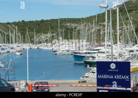 Panneau d'entrée et de l'emblème de la marina Kremik à Split Croatie Europe Banque D'Images