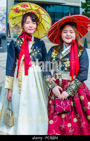 Les femmes coréennes portent une robe Hanbok à Séoul en Corée Banque D'Images