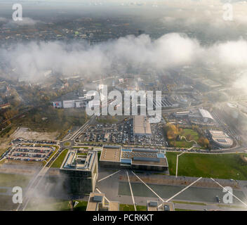 Krupp-Gürtel avec siège de ThyssenKrupp sous les nuages, les nuages d'automne au-dessus du centre-ville de Essen, vue aérienne du centre de Essen, Ruhr Banque D'Images