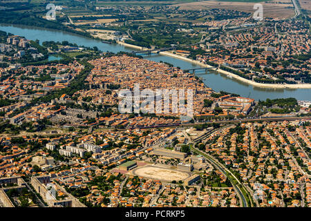 Vieille ville historique d'Arles sur le Rhône, centre ville d'Arles avec amphithéâtre, UNESCO World Heritage-site culturel, Arles, Bouches-du-Rhône, Provence-Alpes-Côte d'Azur, France Banque D'Images