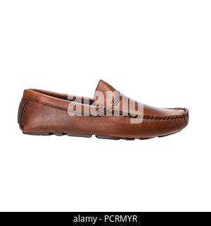 Mocassins marron sur fond blanc Banque D'Images