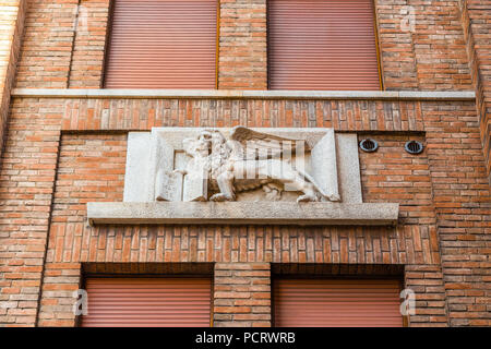 RAVENNA, ITALIE - 2 août 2018 : La poussière et couvrir le logo GENERALI sur storefront Banque D'Images