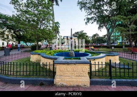 Parque Vidal, Streetlife dans le centre-ville de Santa Clara au Parque de Santa Clara, Villa Clara, Cuba Banque D'Images