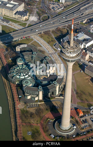 Photo aérienne, la tour de télévision et de l'état au Parlement Rheinknie Bridge, port Medienhafen, Düsseldorf, Rhénanie-du-Nord - Westphalie, Allemagne, Europe, Banque D'Images