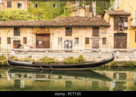 La zone Alzaia Naviglio Grande à Milan Italie célèbre pour ses canaux (canaux) Banque D'Images