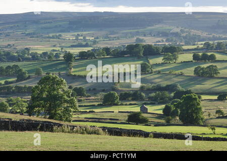 Au sud-ouest, depuis la grille de l'Ordnance Survey au sud-est de 104633 Longnor, Staffordshire, Angleterre Royaume-uni Peak District Banque D'Images